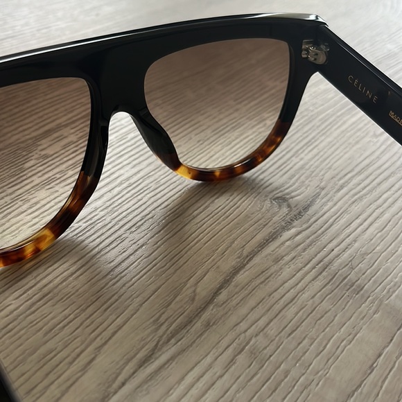 Celine sunglasses great condition with felt case - Picture 3 of 3